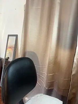 alisaa jhons1 online show from April 6, 3:35 pm