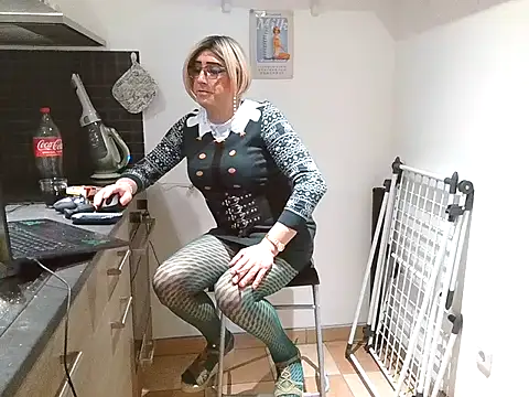 Snapshot of AgnesCross39 chatting on November 26, 2:00 am AgnesCross39 online show from November 26, 2:00 am