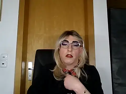 AgnesCross39 online show from December 16, 5:44 am