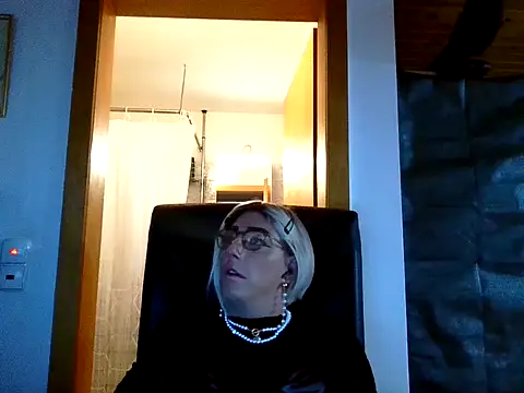 Snapshot of AgnesCross39 chatting on November 14, 8:07 am AgnesCross39 online show from November 14, 8:07 am