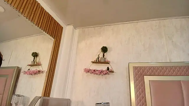 Madhison 5 online show from February 26, 12:05 pm