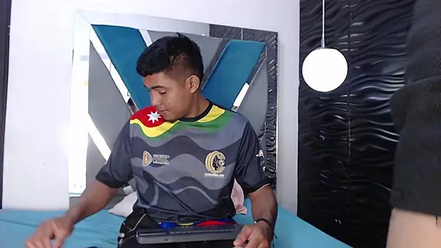 Naty And Maxx online show from December 18, 8:08 am