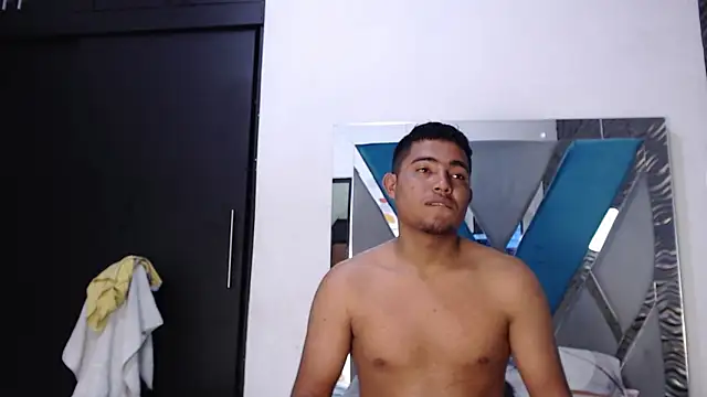 Naty And Maxx online show from December 17, 7:30 pm