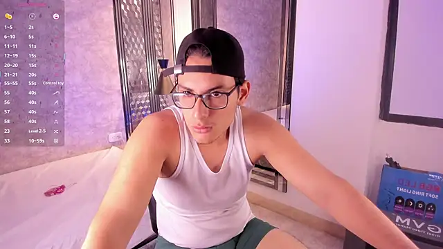 Snapshot of TheoHart_ chatting on November 6, 2:21 pm TheoHart online show from November 6, 2:21 pm