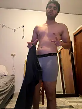 Snapshot of Leoncitooo987 chatting on December 3, 11:58 pm Leoncitooo987 online show from December 3, 11:58 pm