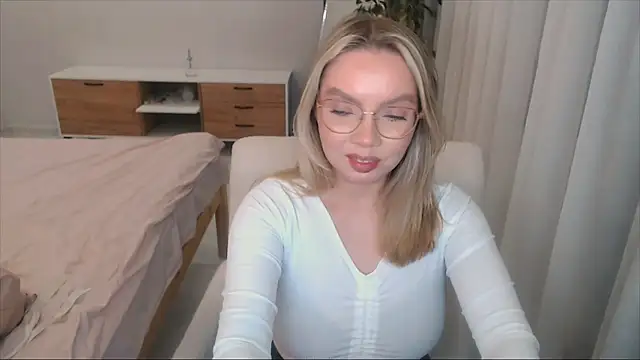 Snapshot of PolinaXXXXJones chatting on November 5, 4:43 pm PolinaXXXXJones online show from November 5, 4:43 pm