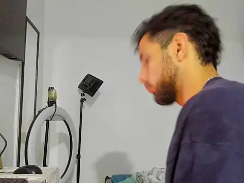 Snapshot of MoneySexMcm chatting on November 5, 2:36 am MoneySexMcm online show from November 5, 2:36 am