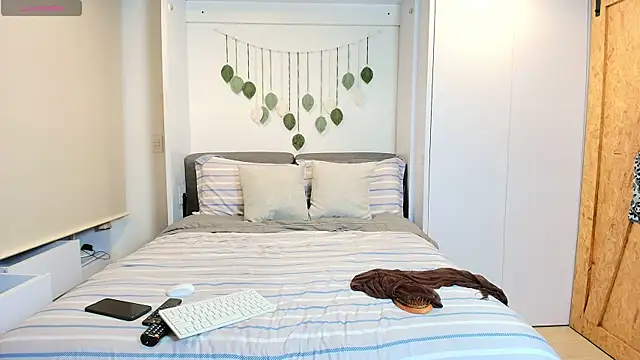 irisrossee  online show from November 28, 6:24 am