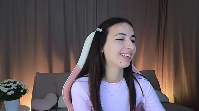 Snapshot of LeslieStein chatting on November 6, 1:15 pm LeslieStein online show from November 6, 1:15 pm