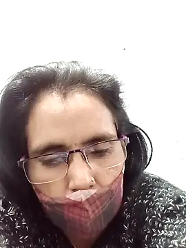 Snapshot of sanjana077 chatting on February 17, 4:43 am sanjana077 online show from February 17, 4:43 am