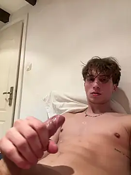 TeenNPlay online show from April 18, 5:54 am