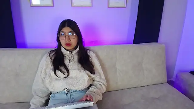 Mia Blair  online show from November 7, 4:39 am