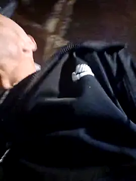 Snapshot of Cootercrammer69 chatting on November 14, 4:49 am Cootercrammer69 online show from November 14, 4:49 am