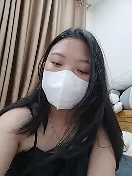Snapshot of linh-xinh18 chatting on July 8, 6:19 pm linh-xinh18 online show from July 8, 6:19 pm