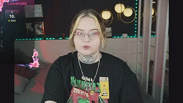 Snapshot of Arya_Addams chatting on November 8, 12:03 am Arya Addams online show from November 8, 12:03 am