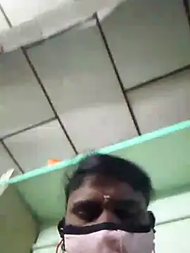 Snapshot of Couple1114 chatting on November 12, 8:29 am Couple1114 online show from November 12, 8:29 am