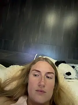 Snapshot of olliebells chatting on June 19, 1:17 pm olliebells online show from June 19, 1:17 pm