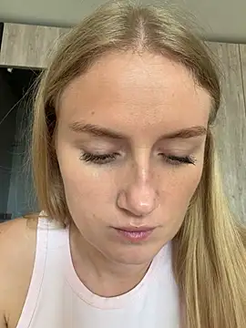 Snapshot of olliebells chatting on July 6, 11:39 am olliebells online show from July 6, 11:39 am