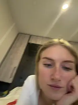 Snapshot of olliebells chatting on July 1, 4:29 pm olliebells online show from July 1, 4:29 pm