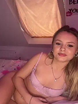 LillieWebb  online show from November 7, 1:04 pm