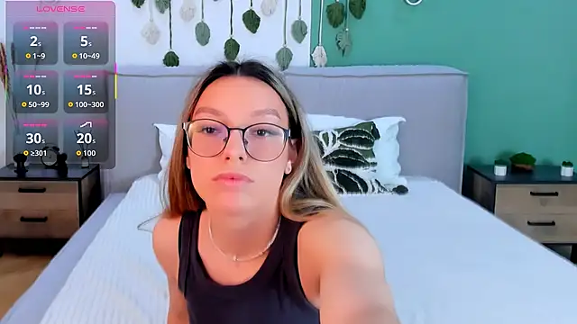 CindyMoriLove online show from November 25, 2:28 pm