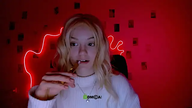 mia starrr  online show from February 8, 8:17 pm