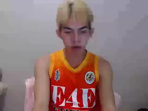Urhotsilverboy online show from June 14, 6:31 pm