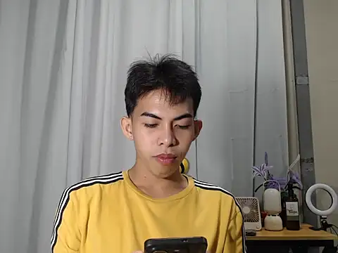 Urhotsilverboy online show from November 30, 4:08 pm