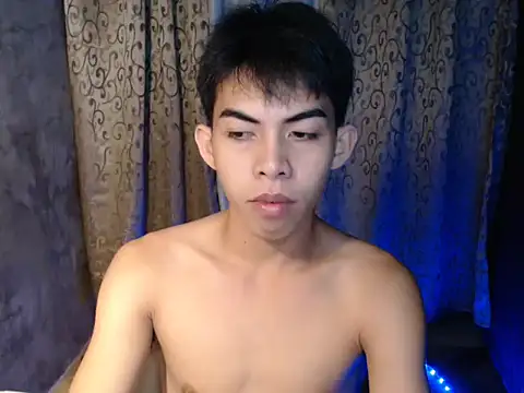 Snapshot of Urhotsilverboy chatting on January 19, 1:26 pm Urhotsilverboy online show from January 19, 1:26 pm