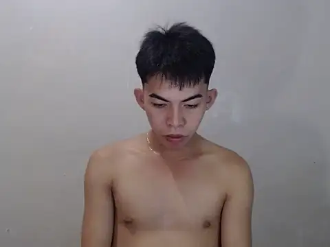 Urhotsilverboy online show from May 2, 4:23 pm