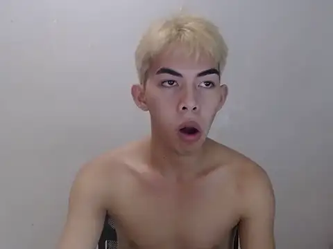 Urhotsilverboy online show from May 20, 11:40 am