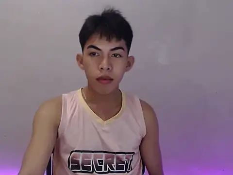 Urhotsilverboy online show from May 6, 5:17 pm