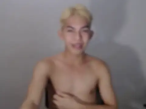 Urhotsilverboy online show from May 18, 3:28 pm