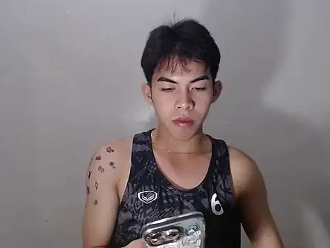 Urhotsilverboy online show from April 22, 7:42 pm