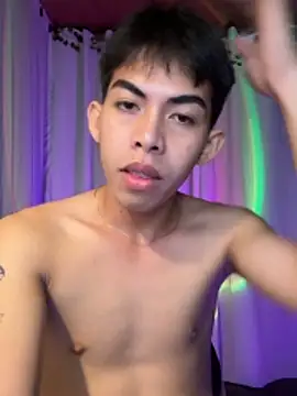 Urhotsilverboy online show from April 8, 2:29 pm