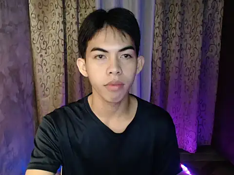 Urhotsilverboy online show from December 18, 3:55 am