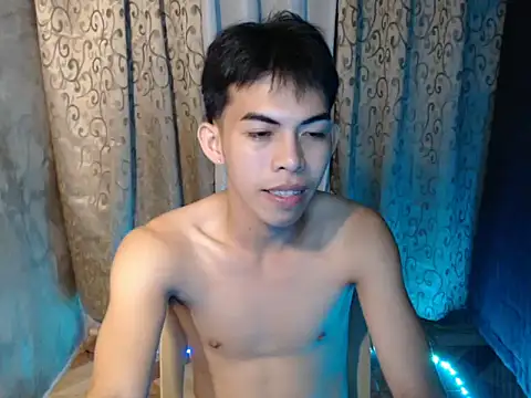 Urhotsilverboy online show from December 2, 3:25 pm