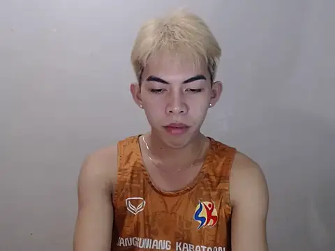 Urhotsilverboy online show from May 29, 3:51 pm