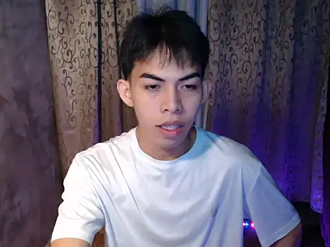 Snapshot of Urhotsilverboy chatting on January 13, 11:03 am Urhotsilverboy online show from January 13, 11:03 am