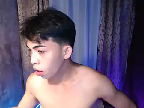 Snapshot of Urhotsilverboy chatting on February 25, 1:55 pm Urhotsilverboy online show from February 25, 1:55 pm