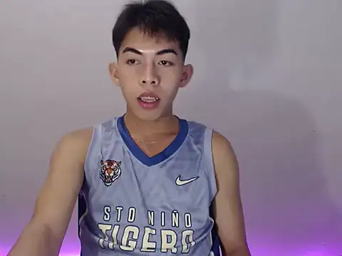 Urhotsilverboy online show from May 4, 4:54 pm