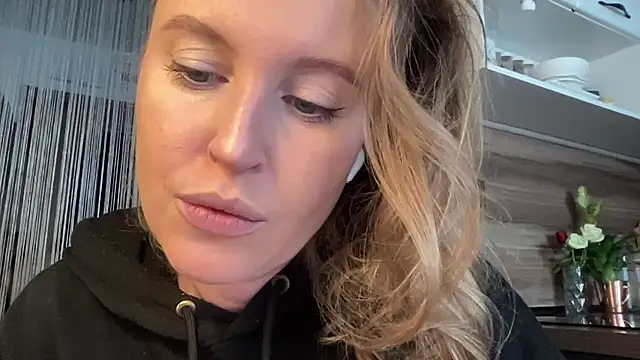 Snapshot of Ameli8 chatting on March 3, 3:19 pm Ameli8 online show from March 3, 3:19 pm