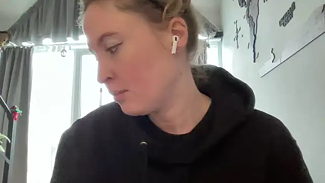 Snapshot of Ameli8 chatting on February 13, 9:53 am Ameli8 online show from February 13, 9:53 am