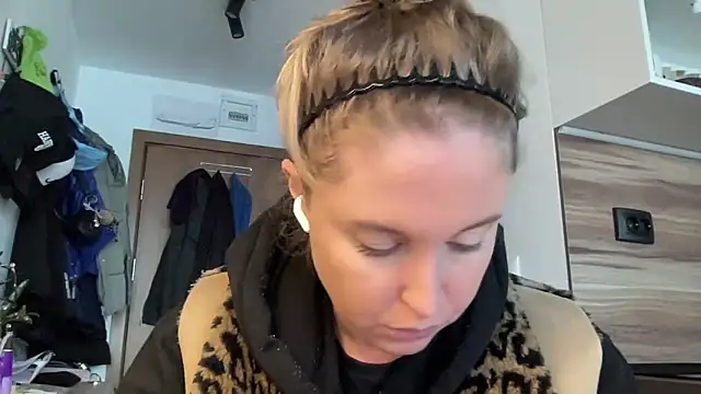 Snapshot of Ameli8 chatting on February 8, 1:20 pm Ameli8 online show from February 8, 1:20 pm