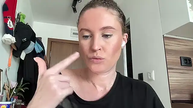 Ameli8 online show from December 15, 8:20 am