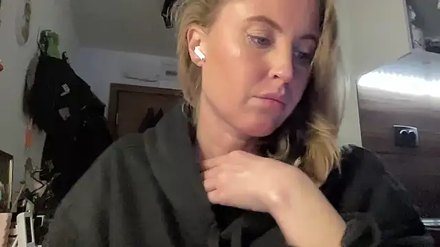 Snapshot of Ameli8 chatting on January 17, 6:55 pm Ameli8 online show from January 17, 6:55 pm