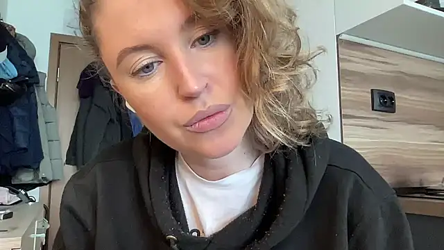 Snapshot of Ameli8 chatting on February 6, 10:11 am Ameli8 online show from February 6, 10:11 am