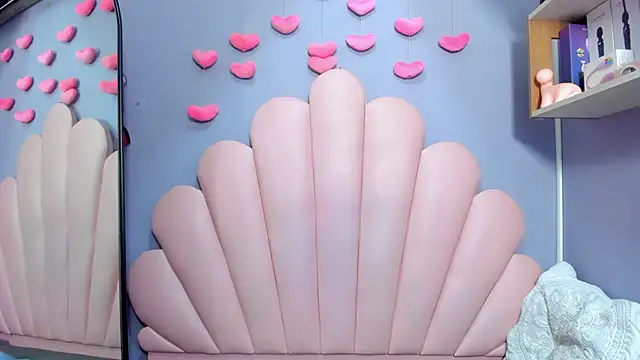 luci miller online show from March 31, 3:19 am