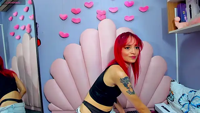 Snapshot of luci_miller chatting on February 26, 3:06 am luci miller online show from February 26, 3:06 am