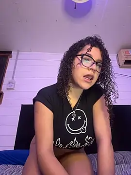 Snapshot of Lolavenezia chatting on May 28, 10:04 pm Lolavenezia online show from May 28, 10:04 pm